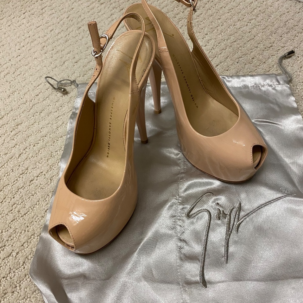 Guiseppe Zanotti Beige Patent Leather Liza Slingback